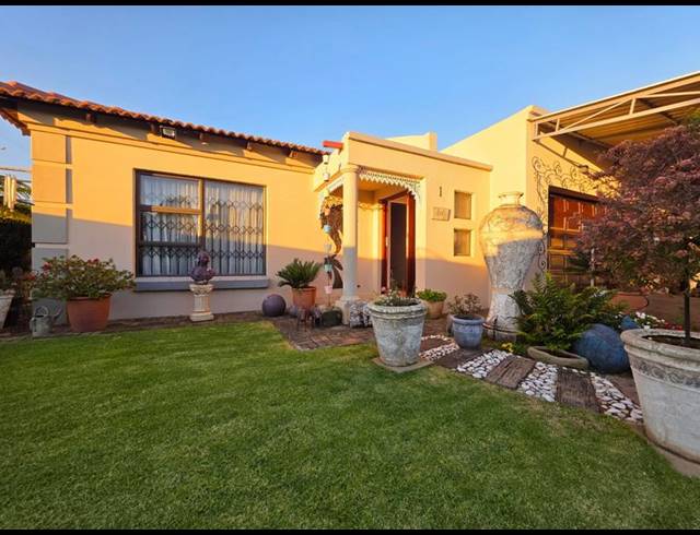 3 BEDROOM TOWNHOUSE FOR SALE IN RIVERSDALE